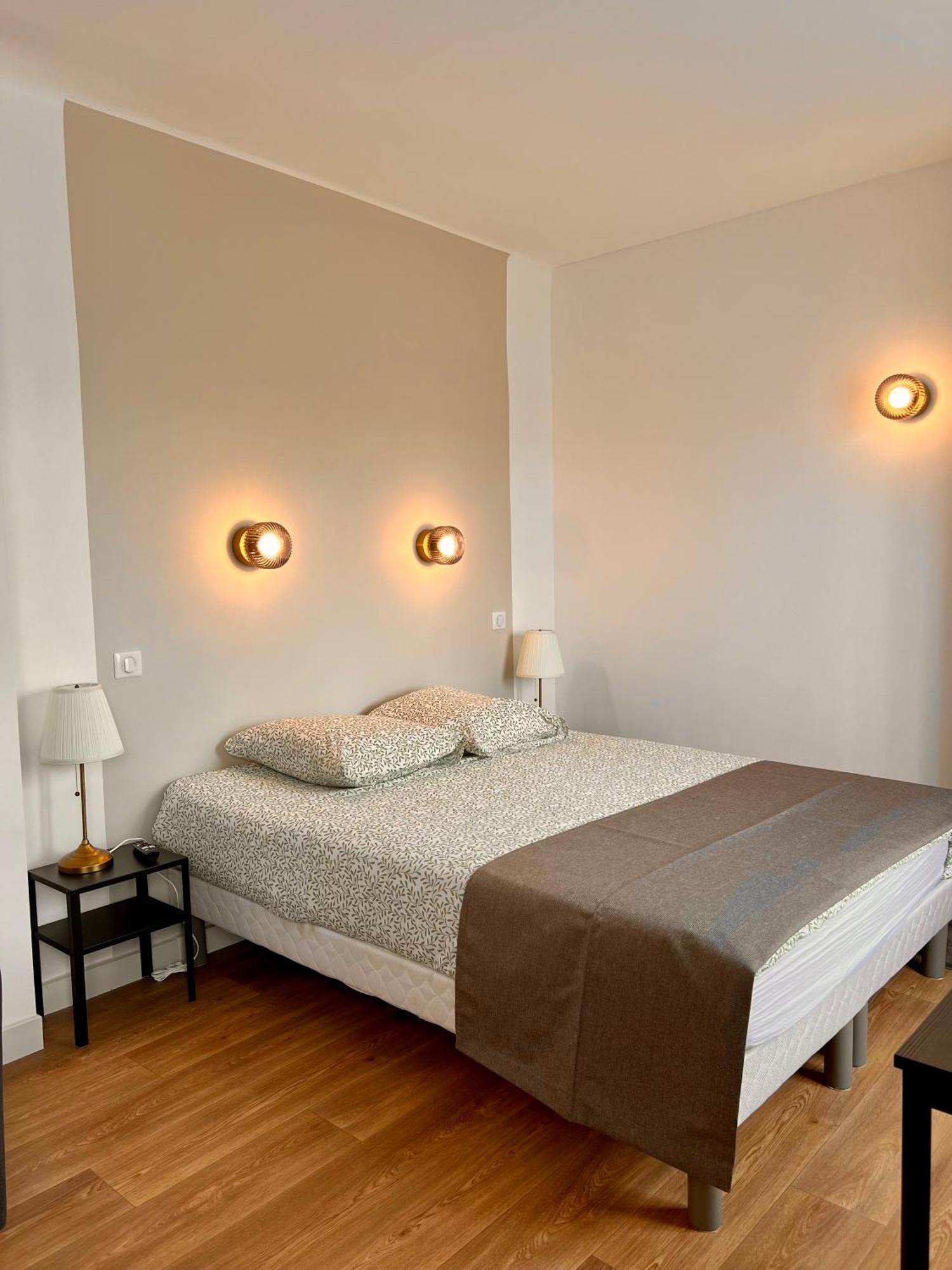 Studio 4 Pers Face Gare Sncf Appart Hotel Le Cygne D4 Μπουρζ Εξωτερικό φωτογραφία